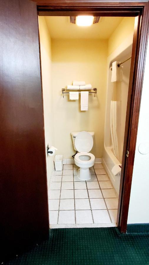 Executive Inn Alva Екстер'єр фото