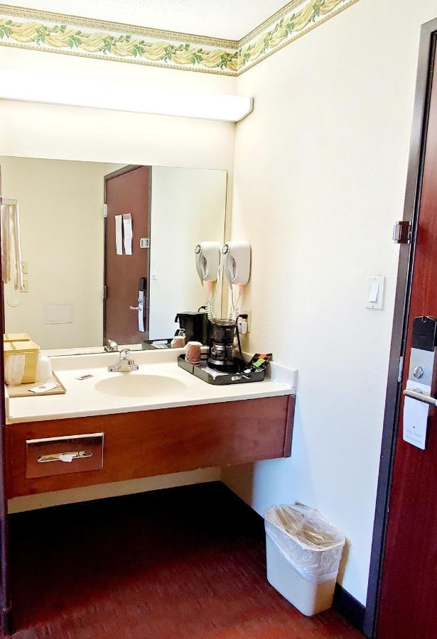 Executive Inn Alva Екстер'єр фото