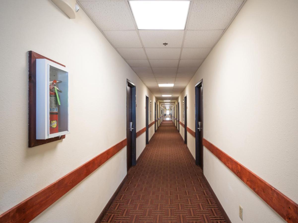 Executive Inn Alva Екстер'єр фото
